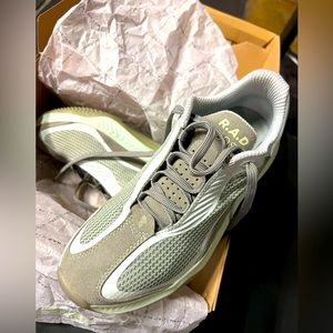 R.A.D ONE COOL PANDA US: M 7 / W 8.5 FOREST FLOWER